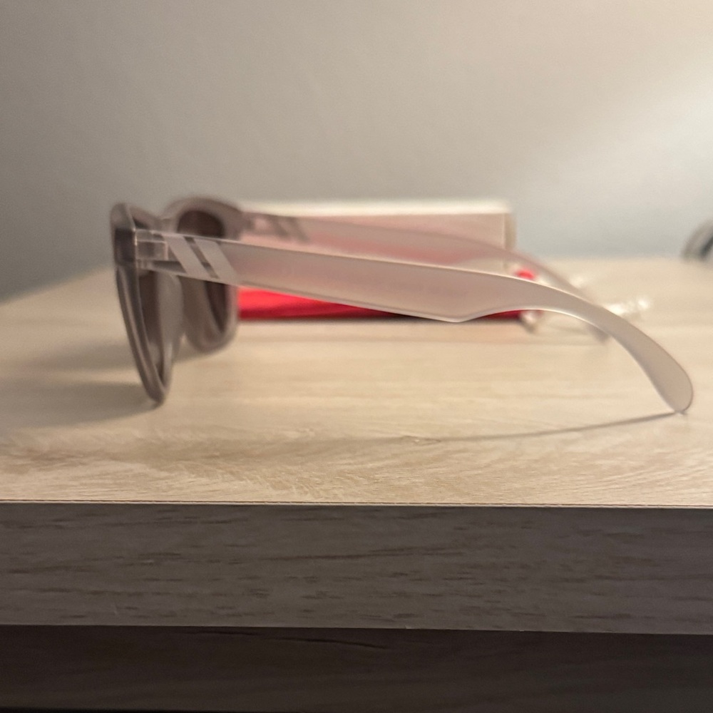 Stylish Sunglasses with Gold Lenses - Picture 2 of 4